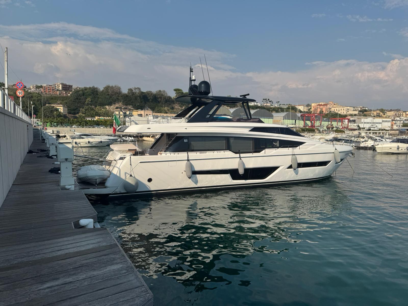 2023 FERRETTI YACHTS 780 